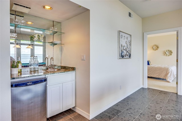 873 Olele Point Rd, Port Ludlow, WA 98365 - indoor wet bar featuring dishwasher and baseboards