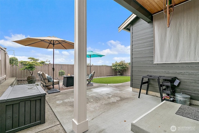 2237 55th St SE, Auburn, WA 98092 - fenced backyard with a patio area