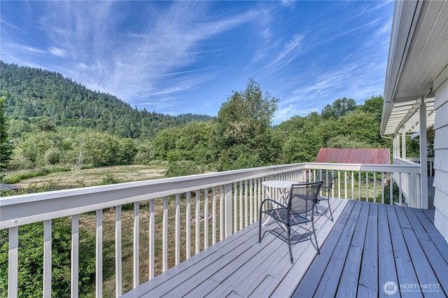 925 Front St S, Issaquah, WA 98027 - wooden terrace featuring a wooded view
