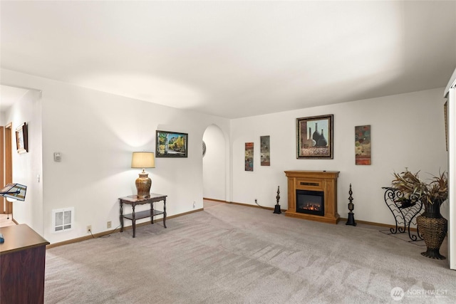 625 N Jackson Ave Unit A9, Tacoma, WA 98406 - carpeted living area featuring arched walkways, a glass covered fireplace, and baseboards