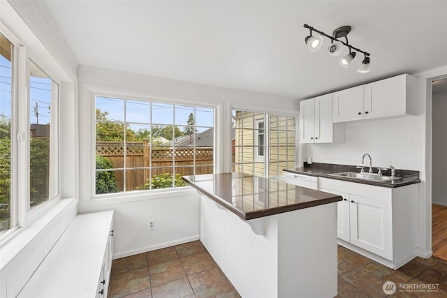 3586 E L St, Tacoma, WA 98404 - kitchen featuring a sink, dark countertops, white cabinetry, dark stone finish floors, and baseboards