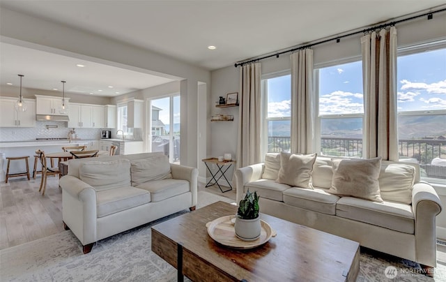 107 Lone Ram Ln, Wenatchee, WA 98801 - living room with healthy amount of natural light, light wood-style floors, and recessed lighting