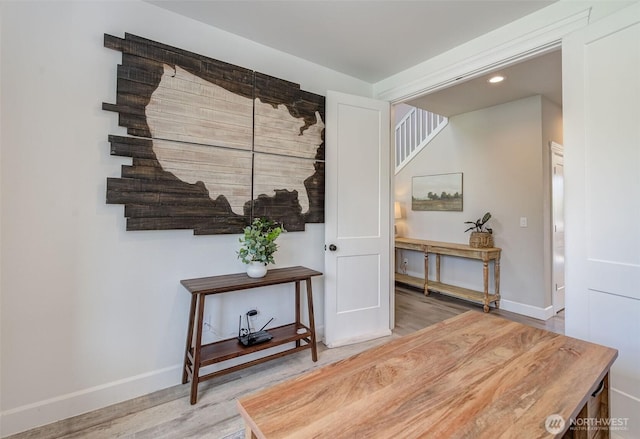 107 Lone Ram Ln, Wenatchee, WA 98801 - interior space featuring baseboards, wood finished floors, and recessed lighting