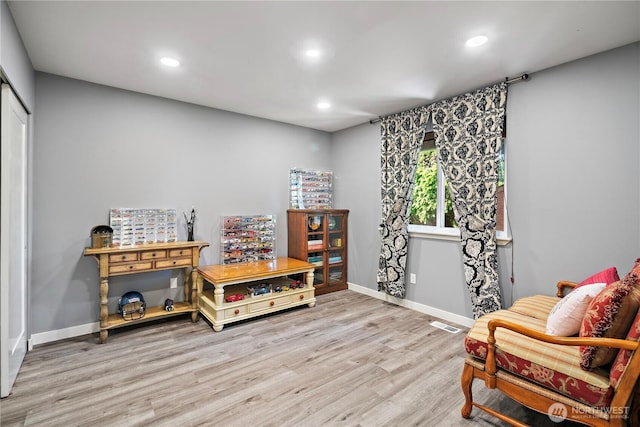 1314 N 182nd Pl, Shoreline, WA 98133 - sitting room featuring wood finished floors, baseboards, and recessed lighting