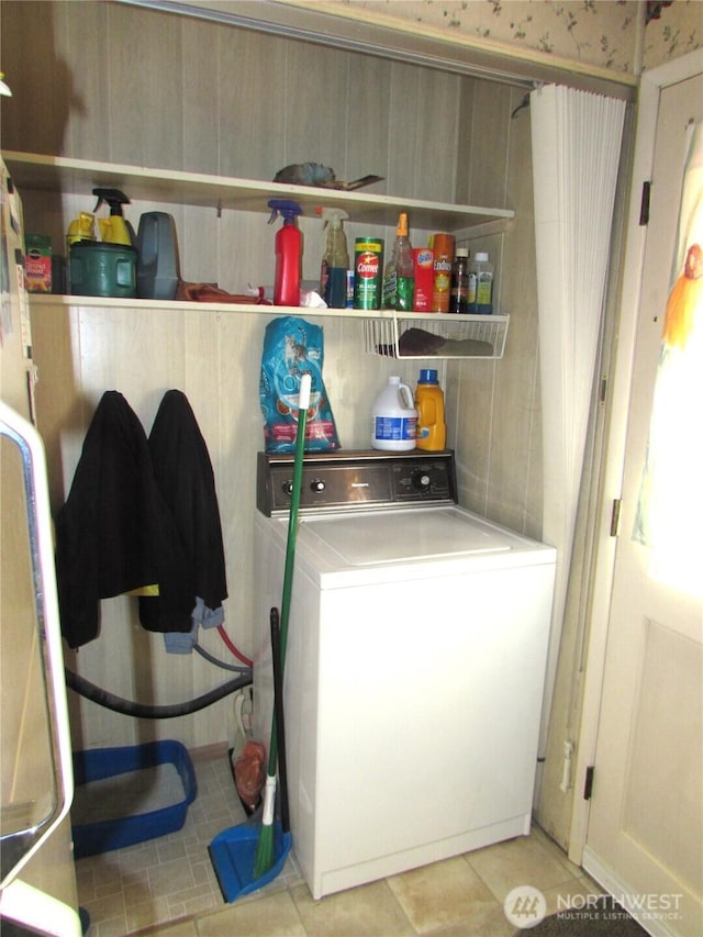 11622 Silver Lake Rd Unit 14, Everett, WA 98208 - washroom featuring washer / clothes dryer and wallpapered walls