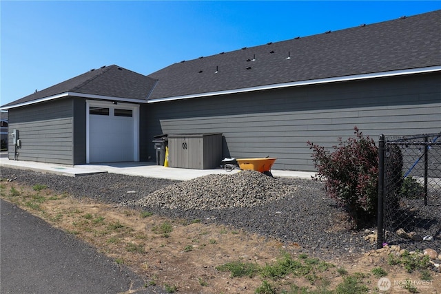 6354 Murray Way NE, Moses Lake, WA 98837 - garage with driveway