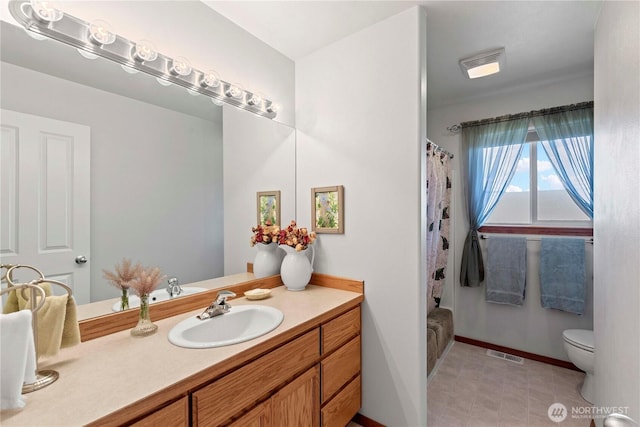 1600 Brandi Ct, Wenatchee, WA 98801 - full bath with vanity, toilet, curtained shower, and baseboards