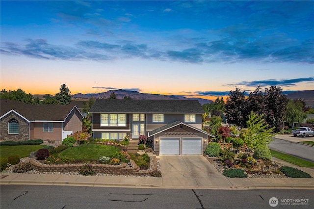 1600 Brandi Ct, Wenatchee, WA 98801 - split foyer home featuring driveway, an attached garage, a mountain view, and a yard