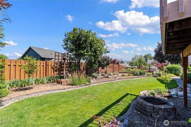 1600 Brandi Ct, Wenatchee, WA 98801 - view of yard featuring a fire pit