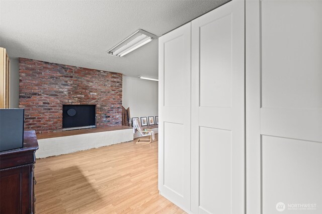 1350 S Woodlawn St, Tacoma, WA 98465 - corridor with light wood-style floors and a textured ceiling