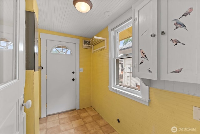 506 Douglas St, Wenatchee, WA 98801 - foyer featuring healthy amount of natural light