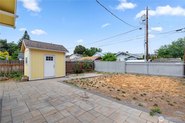 506 Douglas St, Wenatchee, WA 98801 - fenced backyard featuring a patio area