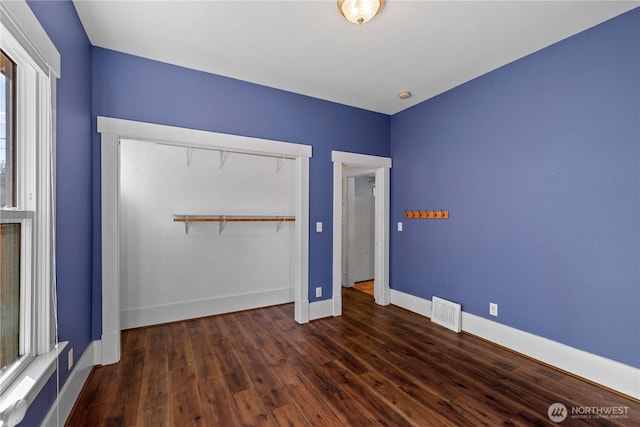 506 Douglas St, Wenatchee, WA 98801 - unfurnished bedroom featuring dark wood-style flooring, baseboards, and a closet