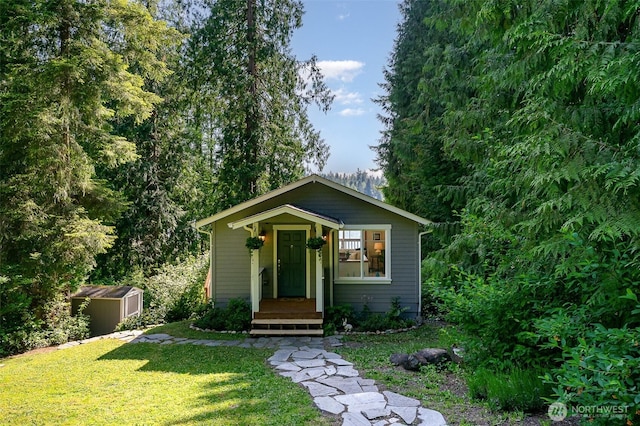 11009E Lake Joy Dr NE, Carnation, WA 98014 - bungalow with a front lawn