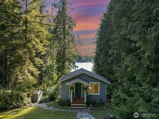 11009E Lake Joy Dr NE, Carnation, WA 98014 - view of front facade with a yard