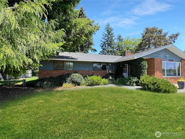 2208 Sandra Ave, Centralia, WA 98531 - single story home with brick siding, a front lawn, and a chimney