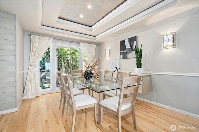 13712 SE 44th St, Bellevue, WA 98006 - dining room with a tray ceiling, baseboards, light wood-style flooring, ornamental molding, and recessed lighting