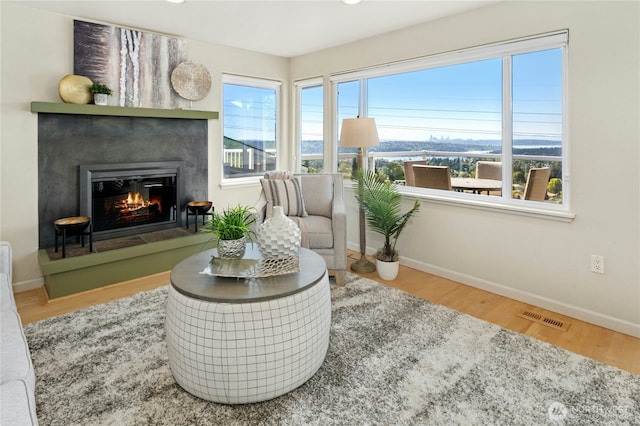 13712 SE 44th St, Bellevue, WA 98006 - sitting room featuring a glass covered fireplace, baseboards, wood finished floors, and recessed lighting