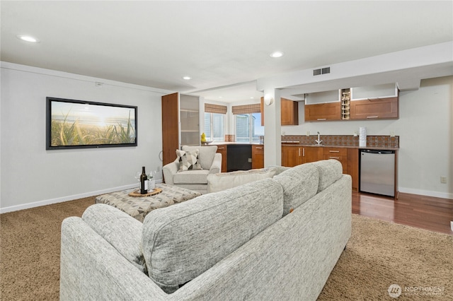 13712 SE 44th St, Bellevue, WA 98006 - living room with wet bar, baseboards, recessed lighting, and wood finished floors