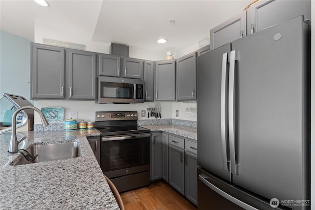 808 W Manson Rd Unit B303, Chelan, WA 98816 - kitchen featuring appliances with stainless steel finishes, a sink, gray cabinetry, recessed lighting, and wood finished floors