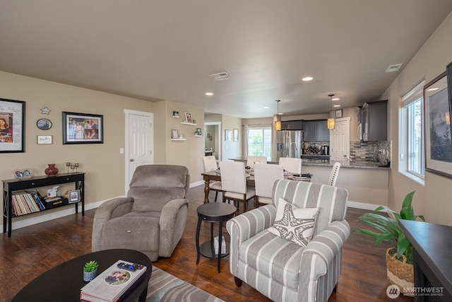 1300 W Marina Dr Unit 1, Moses Lake, WA 98837 - living room featuring dark wood-style flooring, recessed lighting, and baseboards