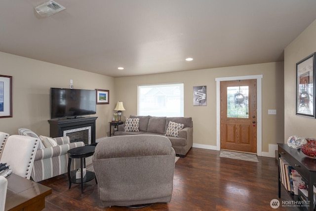 1300 W Marina Dr Unit 1, Moses Lake, WA 98837 - living room with dark wood-style flooring, baseboards, and recessed lighting
