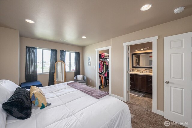 1300 W Marina Dr Unit 1, Moses Lake, WA 98837 - bedroom featuring a spacious closet, carpet, a closet, recessed lighting, and connected bathroom