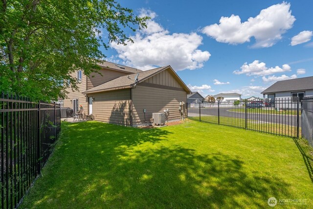 1300 W Marina Dr Unit 1, Moses Lake, WA 98837 - view of yard with central AC