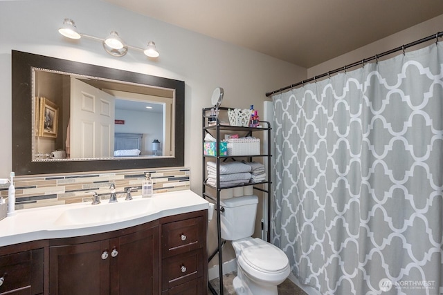 1300 W Marina Dr Unit 1, Moses Lake, WA 98837 - bathroom with vanity, toilet, tasteful backsplash, and curtained shower
