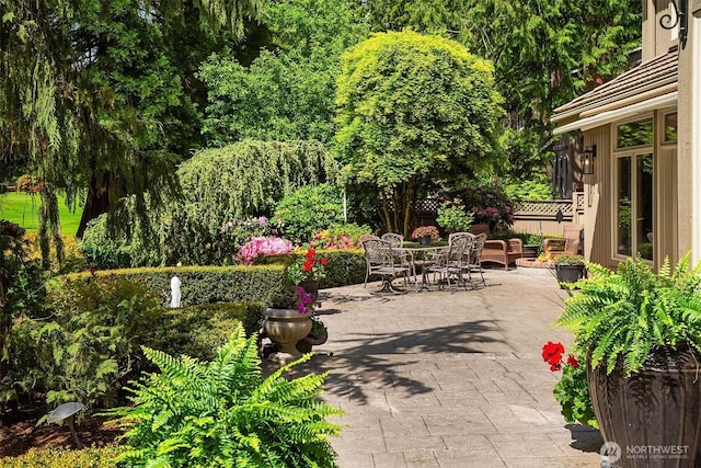 2805 Sahalee Dr E, Sammamish, WA 98074 - view of patio / terrace featuring outdoor dining space