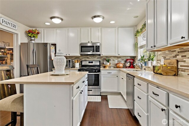813 SW 363rd Pl, Federal Way, WA 98023 - kitchen featuring stainless steel appliances, a kitchen breakfast bar, white cabinetry, light countertops, and a center island