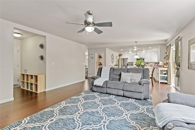 813 SW 363rd Pl, Federal Way, WA 98023 - living area featuring wood finished floors, a ceiling fan, baseboards, and recessed lighting