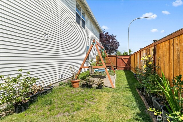 813 SW 363rd Pl, Federal Way, WA 98023 - view of yard featuring a vegetable garden