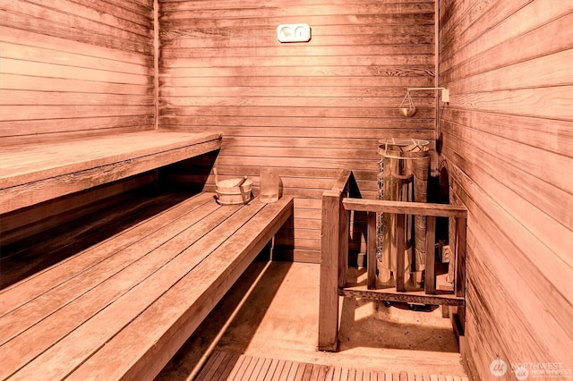 4561 Lake Washington Blvd NE Unit 303, Kirkland, WA 98033 - sauna featuring wood walls