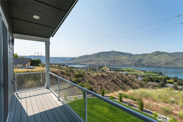 200 Pinnacle Pl, Chelan, WA 98816 - balcony featuring a water and mountain view