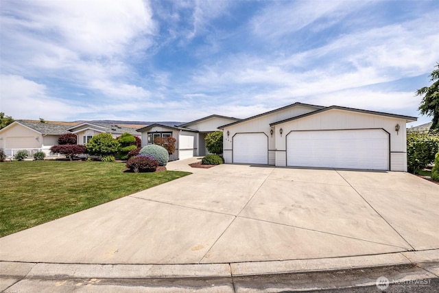 580 Canyon Dr, East Wenatchee, WA 98802 - single story home with a front lawn, concrete driveway, and an attached garage