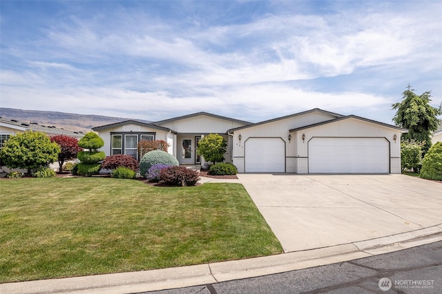 580 Canyon Dr, East Wenatchee, WA 98802 - ranch-style home with driveway, a garage, and a front yard