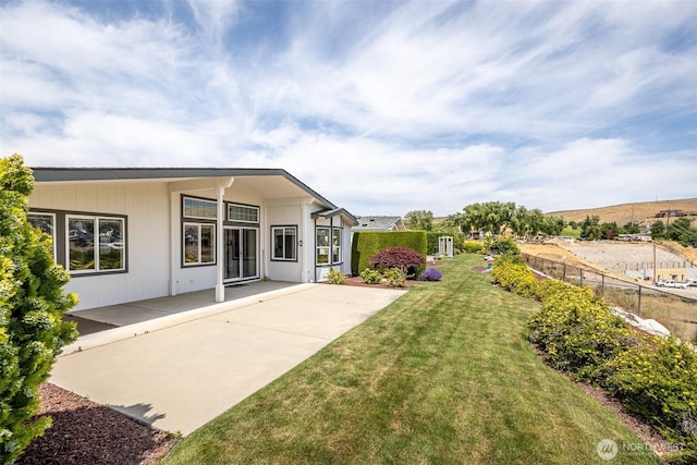 580 Canyon Dr, East Wenatchee, WA 98802 - view of yard featuring a patio area