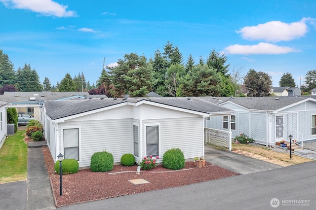 2611 S 288th St Unit 61, Federal Way, WA 98003 - view of front facade with driveway and a shingled roof