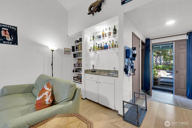 15370 62nd Ave S Unit B4, Tukwila, WA 98118 - indoor wet bar with light wood-style floors