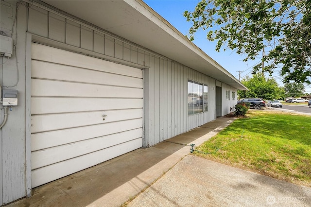 9023 Mcconnell Dr Unit B, Moses Lake, WA 98837 - view of home's exterior featuring a lawn