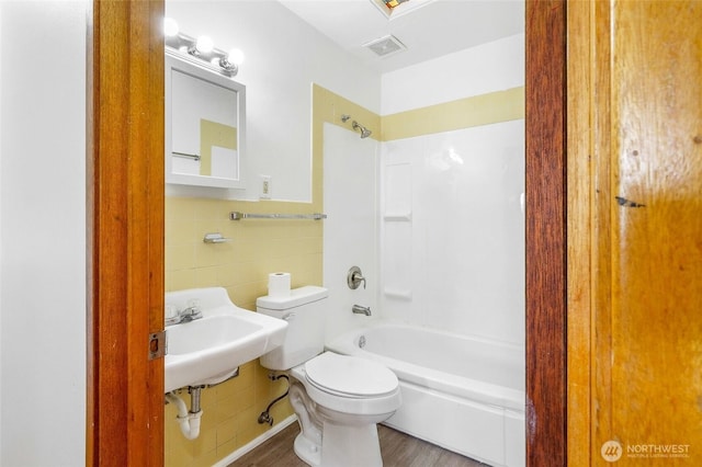 9023 Mcconnell Dr Unit B, Moses Lake, WA 98837 - bathroom featuring toilet, wood finished floors, tile walls, and tub / shower combination