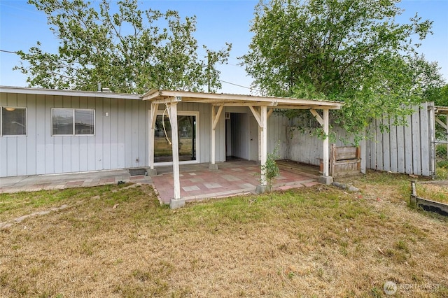 9023 Mcconnell Dr Unit B, Moses Lake, WA 98837 - rear view of house with a yard and a patio area