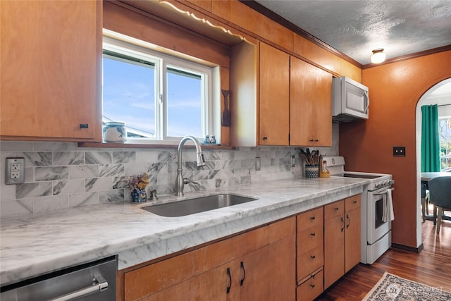 4908 N Winnifred, Ruston, WA 98407 - kitchen with stainless steel appliances, a sink, plenty of natural light, decorative backsplash, and crown molding