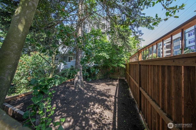 2560 Gilman Dr W, Seattle, WA 98119 - view of yard