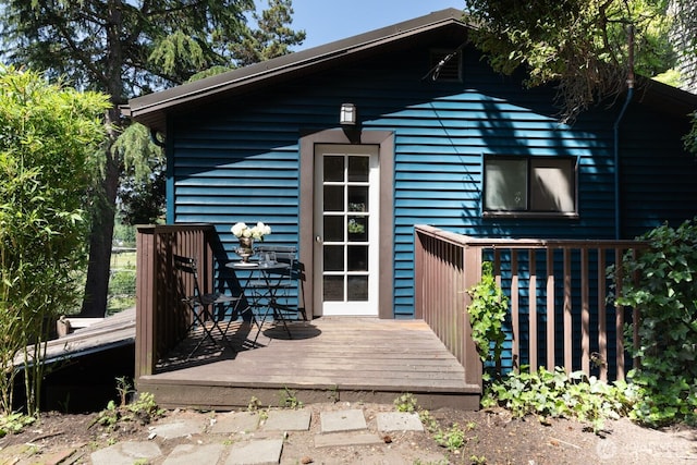 2560 Gilman Dr W, Seattle, WA 98119 - back of property with a deck