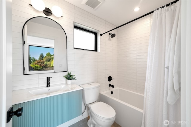 3240 32nd Ave W Unit B, Seattle, WA 98199 - full bath featuring shower / bath combo with shower curtain, toilet, vanity, tile walls, and recessed lighting