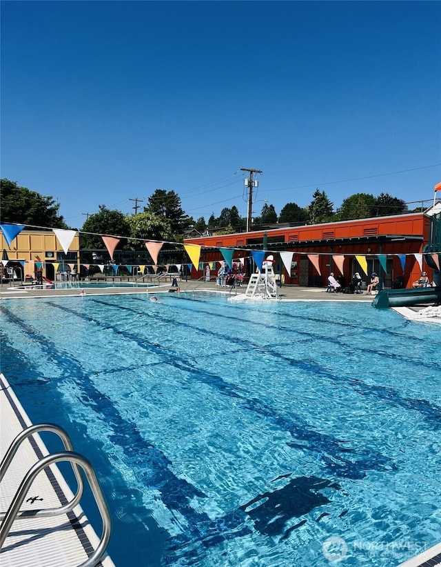 3240 32nd Ave W Unit B, Seattle, WA 98199 - view of community pool