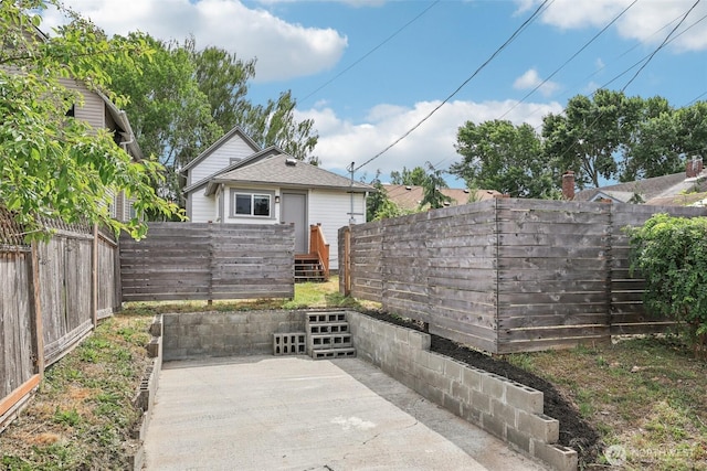 1022 N Anderson St, Tacoma, WA 98406 - fenced backyard with a patio area