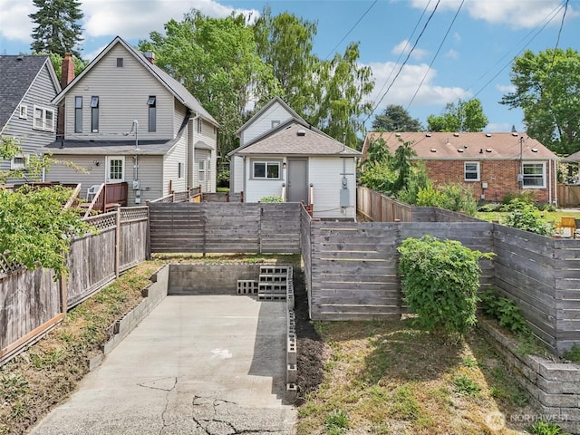 1022 N Anderson St, Tacoma, WA 98406 - fenced backyard with a patio and a garden